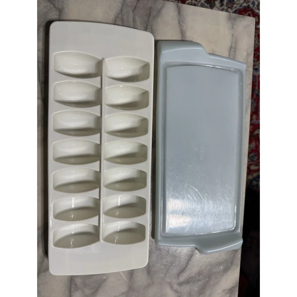 OXO Covered Ice Cube Tray with Lid 13